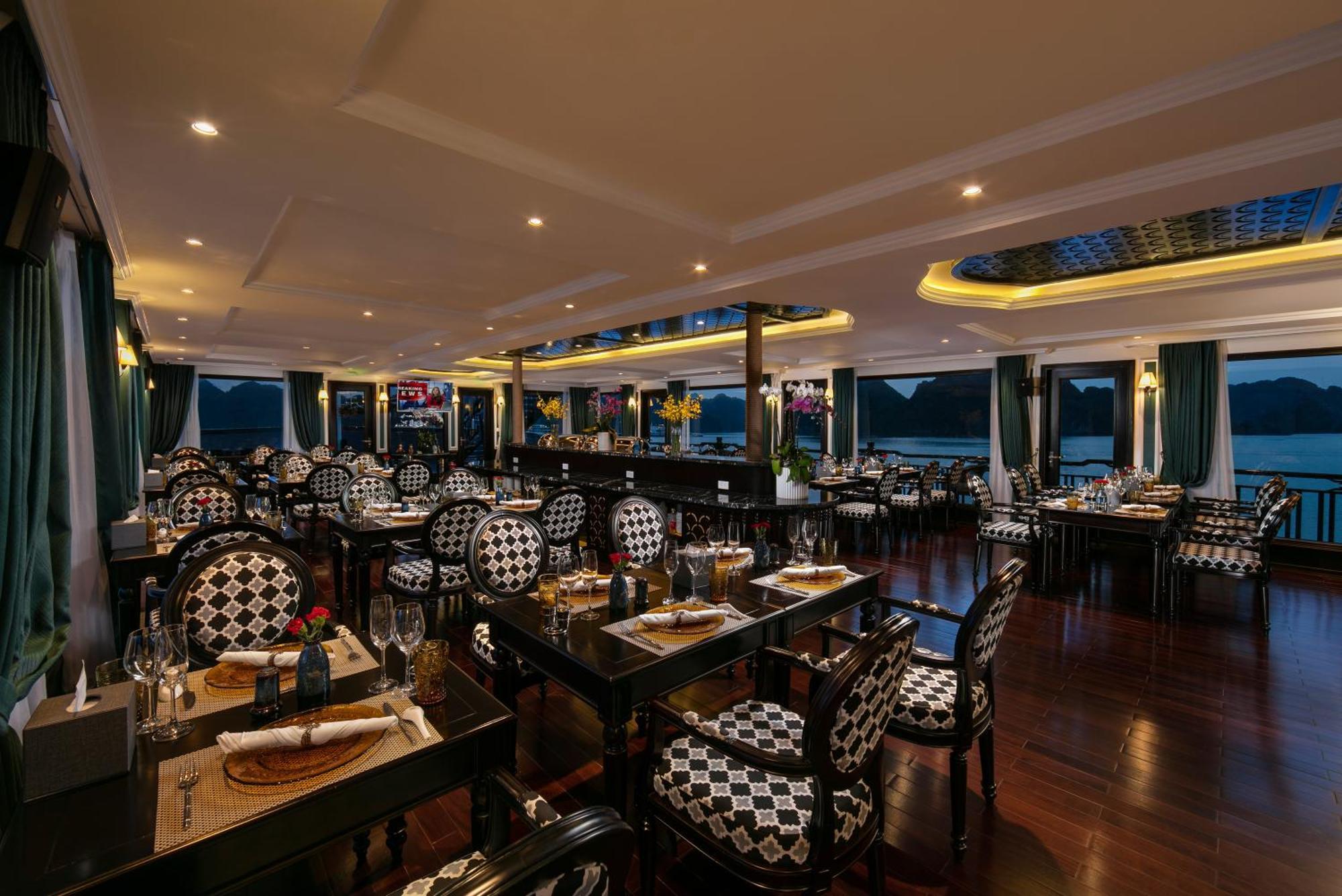 Genesis Luxury Regal Cruises Hotel Ha Long Exterior photo